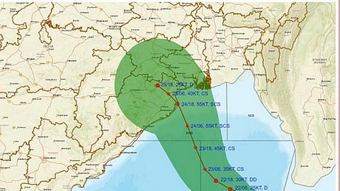 காற்றழுத்த தாழ்வு பகுதி வலுக்கிறது: ஒடிசா – மேற்கு வங்கம் இடையே ‘டானா’ புயலாக நாளை கரையை கடக்கும்