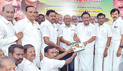 கடவுள் அருள் இல்லாததால்தான் சசிகலாவால் முதல்வராக முடியவில்லை: திண்டுக்கல் சீனிவாசன் கருத்து