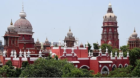 சோழர்கள் காலத்திலிருந்தே இருந்தாலும்கூட நீர்நிலை ஆக்கிரமிப்புகள் அகற்றப்பட வேண்டும்: சென்னை உயர் நீதிமன்றம் கருத்து