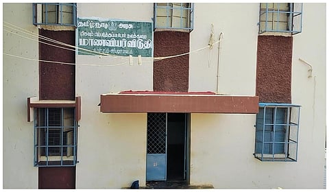 அரியலூர் அருகே விடுதி உணவில் பல்லி - 5 மாணவிகளுக்கு வாந்தி, மயக்கம்