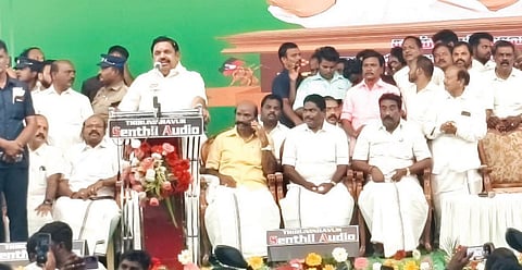 அதிமுக 53-ம் ஆண்டு தொடக்க விழா பொதுக்கூட்டம் காஞ்சிபுரம் காந்தி சாலையில் நேற்று நடைபெற்றது.  இதில் பங்கேற்றுப் பேசிய கட்சியின் பொதுச் செயலாளர் பழனிசாமி.