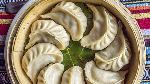 ஹைதராபாத்தில் மோமோஸ் சாப்பிட்ட பெண் உயிரிழப்பு: 50 பேர் மருத்துவமனையில் அனுமதி