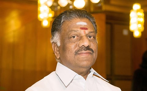 ஓபிஎஸ், குடும்ப உறுப்பினர்கள் மீதான வழக்கை மீண்டும் விசாரிக்க ஐகோர்ட் உத்தரவு