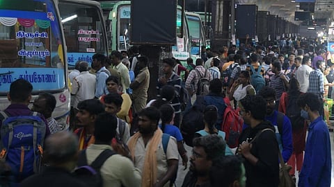 தீபாவளிக்கு சொந்த ஊர் சென்றவர்கள் திரும்ப ஏதுவாக இன்று முதல் சிறப்பு பேருந்துகள் இயக்கம்