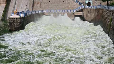 தமிழகத்தில் தொடர்ந்து பெய்யும் மழை: 90 அணைகளில் நீர் இருப்பு 73 சதவீதமாக அதிகரிப்பு