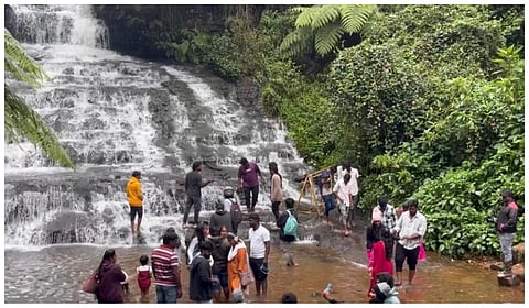 கொடைக்கானல் மலைப் பகுதிகளில் மழை: அருவிகளில் கொட்டும் நீரை கண்டு சுற்றுலா பயணிகள் மகிழ்ச்சி