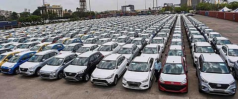 பண்டிகை கால கார் விற்பனை மந்தம்: ரூ.79,000 கோடிக்கு வாகனங்கள் தேக்கம்
