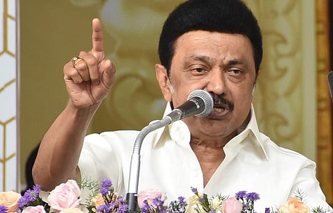 கோவையில் இன்று நடந்த நூலகம் மற்றும் அறிவியல் மையம் கட்டுமானப் பணி தொடக்க விழாவில் பேசிய முதல்வர் ஸ்டாலின். | படம்: ஜெ.மனோகரன். 
