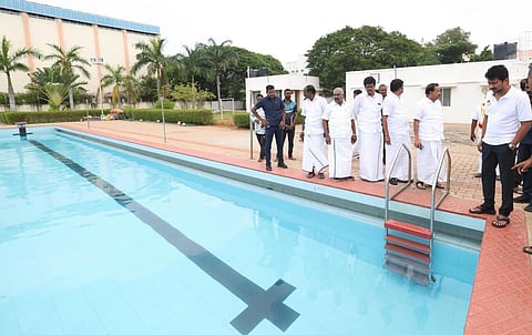 விழுப்புரம் அரசு நீச்சல் குளத்தில் துணை முதல்வர் உதயநிதி ஸ்டாலின் ஆய்வு செய்தார். 