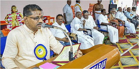 தஞ்சாவூரில்  மாமன்னன் ராஜராஜசோழனின் 1039 வது சதய விழாவில்  உரையாற்றிய சென்னை உயர் நீதிமன்ற நீதிபதி ஆர்.சுரேஷ்குமார் |  படம்: ஆர்.வெங்கடேஷ்