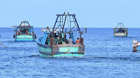 தமிழக மீனவர்கள் 23 பேர் கைது - இலங்கை கடற்படை நடவடிக்கை