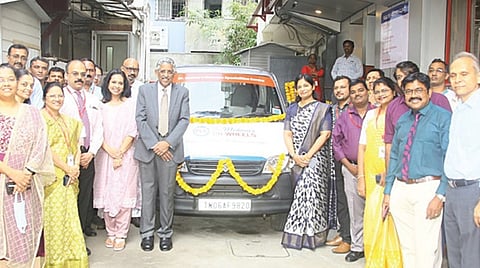 டாக்டர் மோகன்ஸ் நீரிழிவு சிறப்பு மையம் சார்பில் ‘ஹெல்தி ஏஜிங் கிளினிக்’ மற்றும் ‘மோகன்ஸ் ஆன் வீல்ஸ்’ ஆகிய இரண்டு திட்டங்கள் தொடக்க நிகழ்ச்சியில் பங்கேற்ற மையத்தின் தலைவர் மருத்துவர்
வி.மோகன், நிர்வாக இயக்குநர் ஆர்.எம்.அஞ்சனா, ஆலோசகர் எஸ்.உத்ரா
உள்ளிட்டோர்.