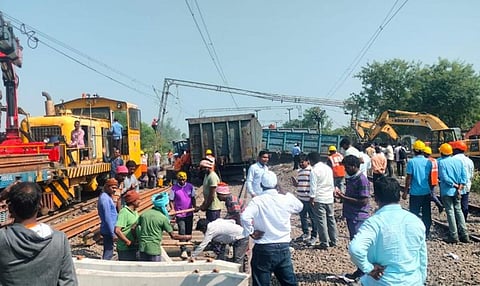 தெலங்கானாவில் தடம் புரண்ட சரக்கு ரயில்: 39 ரயில்களை ரத்து செய்த தென் மத்திய ரயில்வே துறை