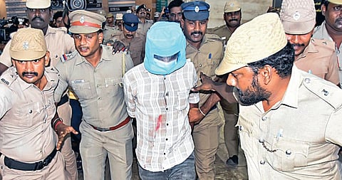 மருத்துவரை கத்தியால் குத்தியதாக கைது செய்யப்பட்ட விக்னேஷ்.