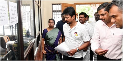 தூத்துக்குடி வட்டாட்சியர் அலுவலகத்தில் துணை முதல்வர் உதயநிதி ஸ்டாலின் திடீர் ஆய்வு மேற்கொண்டார்.