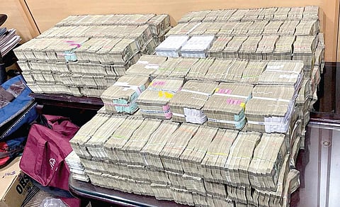 மார்ட்டின் வீட்டில் கைப்பற்றப்பட்ட ரூ.8 கோடி. படம்:பிடிஐ
