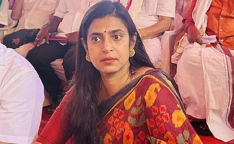 நடிகை கஸ்தூரி ஹைதராபாத்தில் கைதானது எப்படி? - இன்று சென்னை அழைத்து வரப்படுகிறார்