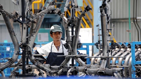 மாதாந்திர உதவித்தொகையுடன் பட்டதாரிகளுக்கு ஓராண்டு தொழில்பழகுநர் பயிற்சி