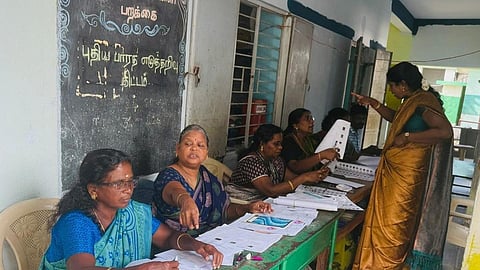 வாக்காளர் பட்டியல் திருத்த முகாம்களில் 6.85 லட்சம் பேர் விண்ணப்பம்