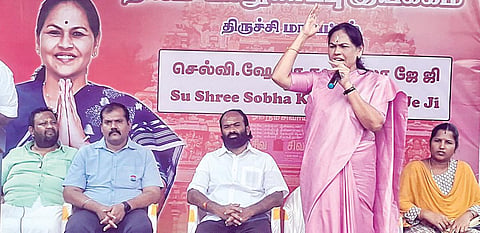 திருச்செந்துறையில் நேற்று நடைபெற்ற நிகழ்ச்சியில் பேசிய மத்திய இணை அமைச்சர் ஷோபா கரந்தலாஜே.            படம்: ர.செல்வமுத்துகுமார்