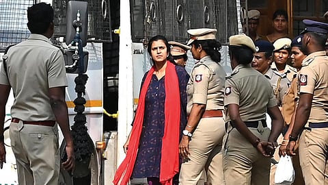 நடிகை கஸ்தூரி ஜாமீன் வழக்கை கருணையுடன் அணுக வேண்டும்: நீதிபதி மனைவி முன்வைக்கும் காரணம்