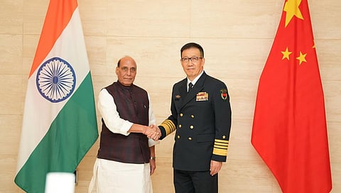 சீன பாதுகாப்பு அமைச்சருடன் ராஜ்நாத் சிங் பேச்சுவார்த்தை