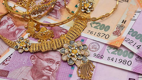 வாரங்கலில் பாரத ஸ்டேட் வங்கியின் லாக்கரை உடைத்து ரூ.15 கோடி நகைகள் கொள்ளை