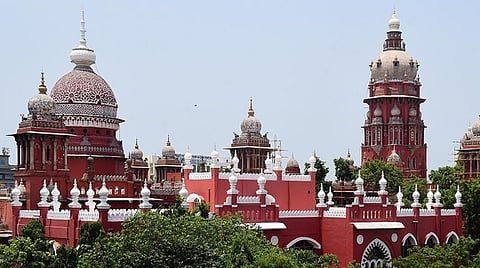 மயிலாப்பூர் கோயில் நிதியில் நடத்தப்படும் கல்லூரி பணியிடங்களுக்கு இந்துக்கள் மட்டுமே விண்ணப்பிக்க கோரும் அறிவிப்பாணையை எதிர்த்த வழக்கு தள்ளுபடி