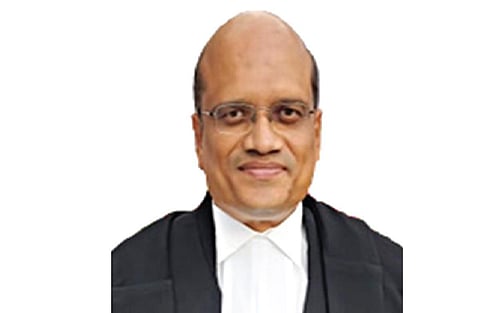 பெங்களூருவில் தமிழர்கள் அடிமைகளாக இருந்தனர்: கர்நாடக உயர் நீதிமன்ற நீதிபதியின் பேச்சுக்கு எதிர்ப்பு