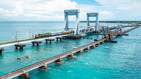 நவீன பொறியியலின் அற்புதம் புதிய பாம்பன் பாலம்: புகைப்படத்தை வெளியிட்டார் ரயில்வே அமைச்சர்