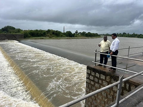 பிச்சாட்டூர் அணையிலிருந்து வெளியேற்றப்படும் உபரி நீரின் அளவு விநாடிக்கு 2 ஆயிரம் கன அடியாக அதிகரிப்பு