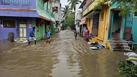 சங்கராபரணி, தென்பெண்ணை ஆறுகளில் வெள்ளம்: புதுச்சேரியில் 25+ கிராமங்களில் நீர் புகுந்து பாதிப்பு