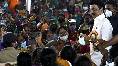 அனைத்து மகளிர் குழு உறுப்​பினர்​களும் முதல்​வரின் காப்​பீட்டு திட்டத்​தில் இணைந்து பயனடைய அறிவுறுத்தல்