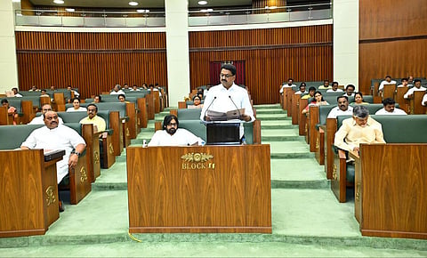 துபாய்க்கு வேலைக்காக சென்று சிக்கியுள்ள 16 இளைஞர்களை மீட்க ஆந்திர அரசு நடவடிக்கை