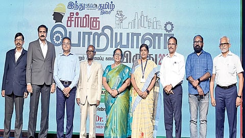 சென்னையில் நடைபெற்ற ராம்கோ சூப்பர்கிரீட்- 'இந்து தமிழ் திசை' - 'சீர்மிகு பொறியாளர் விருது வழங்கும் விழாவில் (இடமிருந்து டாக்டர் எம்.ஜி.ஆர். கல்வி மற்றும் ஆராய்ச்சி நிறுவன பல்கலைக்கழகத்தின் இணை பதிவாளர் எம்.கணேசன், ரினாகான் ஏ.ஏ.சி ப்ளாக்ஸ் தலைமை செயல்பாட்டு அலுவலர் வெங்கடேஷ் பக்காலா. ராம்கோ சூப்பர்கிரீட் சிமென்ட் உதவி துணைத் தலைவர் (பிராண்ட் நிர்வாகம்) ரமேஷ் பரத், விருது தேர்வு நடுவர்கள் ரவீந்திர சுப்பையா, கே.பி.ஜெயா, எ.ஆனந்தவள்ளி, ராம்கோ சூப்பர்கிரீட் சிமென்ட் துணைத் தலைவர் (விற்பனை) கே.கே.சதாசிவம். 'இந்து தமிழ் திசை' ஆசிரியர் கே.அசோகன், தலைமை செயல் அதிகாரி சங்கர் வி.சுப்ரமணியம்.