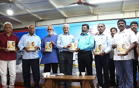 சென்னையில் உள்ள விசிக தலைமையகத்தில் ஆனந்த் டெல்டும்டே எழுதிய ‘iconoclast’ நூல் அறிமுக நிகழ்ச்சி நடைபெற்றது.