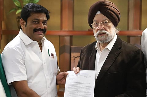 மாநில அரசு ஒத்துழைத்தால் நெடுஞ்சாலையில் பெட்ரோலியக் குழாய் பதிப்பு உறுதி: தமிழக பாஜக தகவல் 