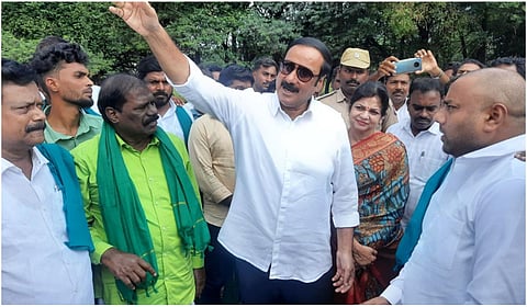 தி.மலை செங்கம் சாலையில் தமிழ்நாடு உழவர் பேரியக்க மாநில மாநாடு நடைபெற உள்ள இடத்தை  பாமக தலைவர் அன்புமணி ராமதாஸ் பார்வையிட்டார் 