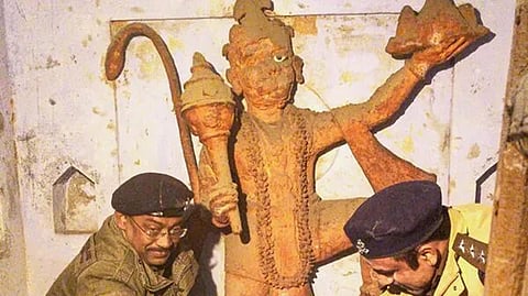 உ.பி.யின் சம்பலில் நில ஆக்கிரமிப்பு சோதனையில் 46 வருடமாக மூடியிருந்த ஹனுமன் கோயில் திறப்பு