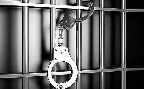 முகநூலில் அறிமுகமாகி பெண்ணின் 8 பவுன் நகையை திருடிய இளைஞர் கைது