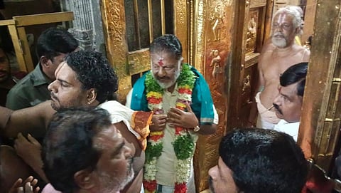 அதிமுக பொதுக்குழு கூட்டத்தை ஒட்டி ஸ்ரீவில்லிபுத்தூர் ஆண்டாள் கோயிலில் ஓபிஎஸ் தரிசனம் 