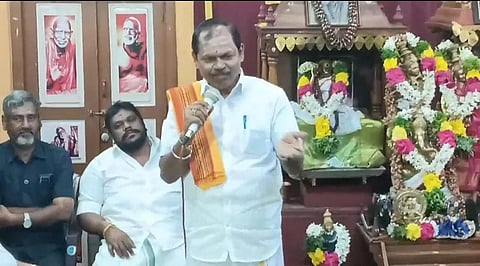 மதுரையில் அனைத்து பிராமண சங்கங்கள் ஆலோசனைக் கூட்டத்தில் பேசுகிறார் இந்து மக்கள் கட்சித் தலைவர் அர்ஜுன் சம்பத். 