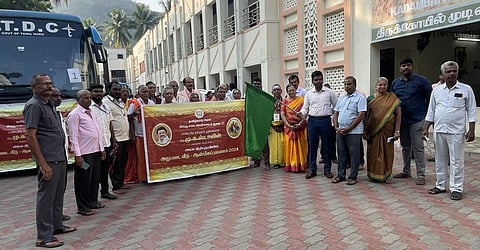 பழநியில் இருந்து அறுபடை வீடுகளுக்கு 200 மூத்த குடிமக்கள் ஆன்மிகப் பயணம்