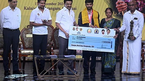 செஸ் சிறப்பு அகாடமி உருவாக்கப்படும்: குகேஷின் பாராட்டு விழாவில் முதல்வர் அறிவிப்பு