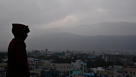ஆந்திரா நோக்கி நகரும் ஆழ்ந்த காற்றழுத்த தாழ்வு பகுதி: வட மாவட்டங்களில் இன்று பரவலாக மழைக்கு வாய்ப்பு
