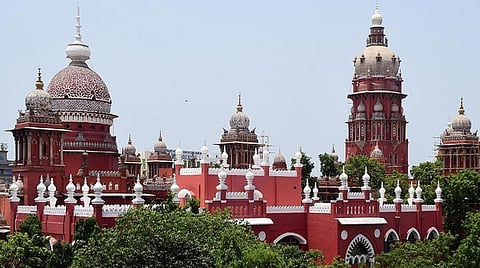 விசாரணை கைதிகளுக்கு அவசரகால விடுப்பு: வழிகாட்டு விதிகளை உருவாக்க அரசுக்கு உயர் நீதிமன்றம் உத்தரவு