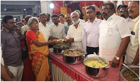 ஈச்சனாரி விநாயகர் உள்பட 5 கோயில்களில் நாள் முழுவதும் பிரசாதம் - அமைச்சர் சேகர்பாபு தொடங்கி வைத்தார்