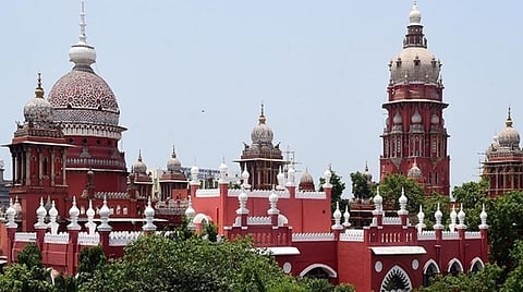 இரட்டை இலை விவகாரத்தில் தேர்தல் ஆணையத்துக்கு 8 வார அவகாசம் கோரிய மனு தள்ளுபடி