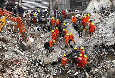 மொஹாலியில் 4 மாடி கட்டிடம் இடிந்து 2 பேர் உயிரிழப்பு; சிக்கியவர்களை மீட்கும் முயற்சி தீவிரம்
