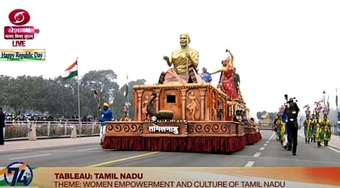 2024 ஆம் ஆண்டு டெல்லியில் நடந்த குடியரசு தின விழா அணிவகுப்பில் பங்கேற்ற தமிழக அரசின் அலங்கார ஊர்தி. பெண் சக்தியை பிரதிபலிக்கும் வகையில் அலங்கரிக்கப்பட்டிருந்தது.